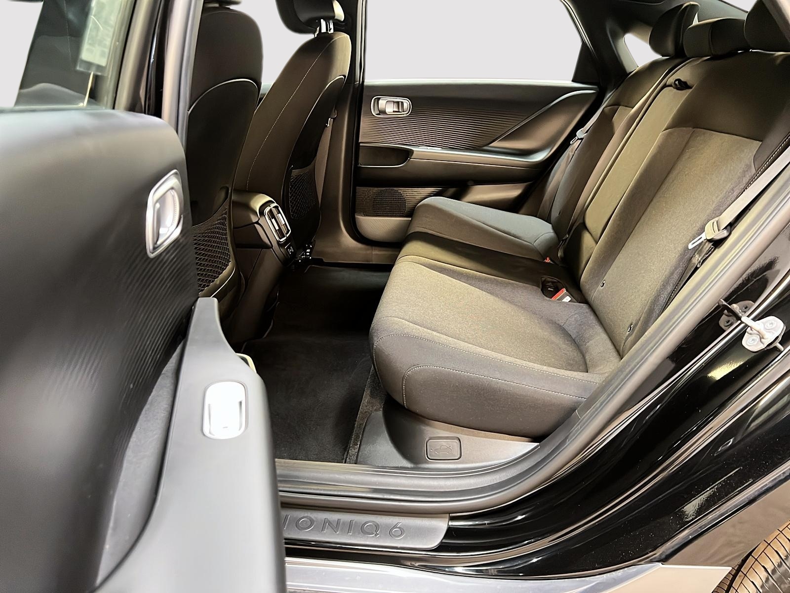 Hyundai IONIQ 6 PREFERRED LONG RANGE NAV 4RM 2024 - image #9