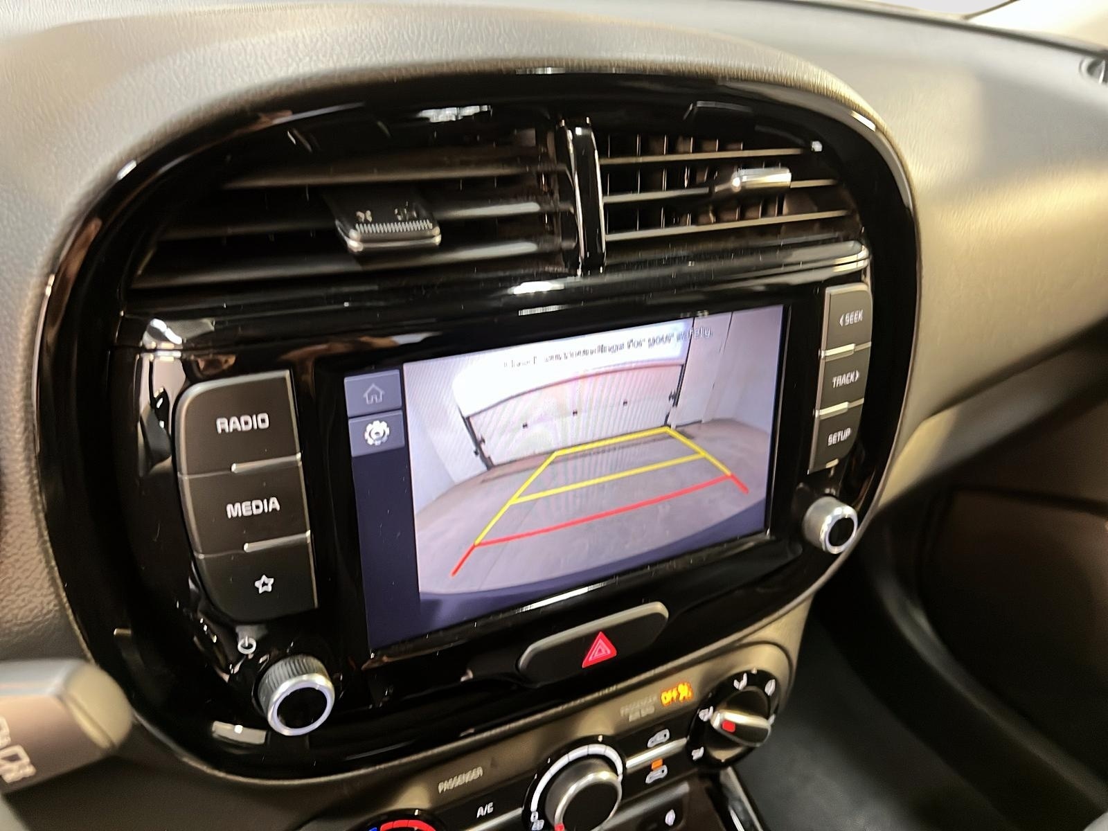 Kia Soul EX + TOIT 2023 - image #17