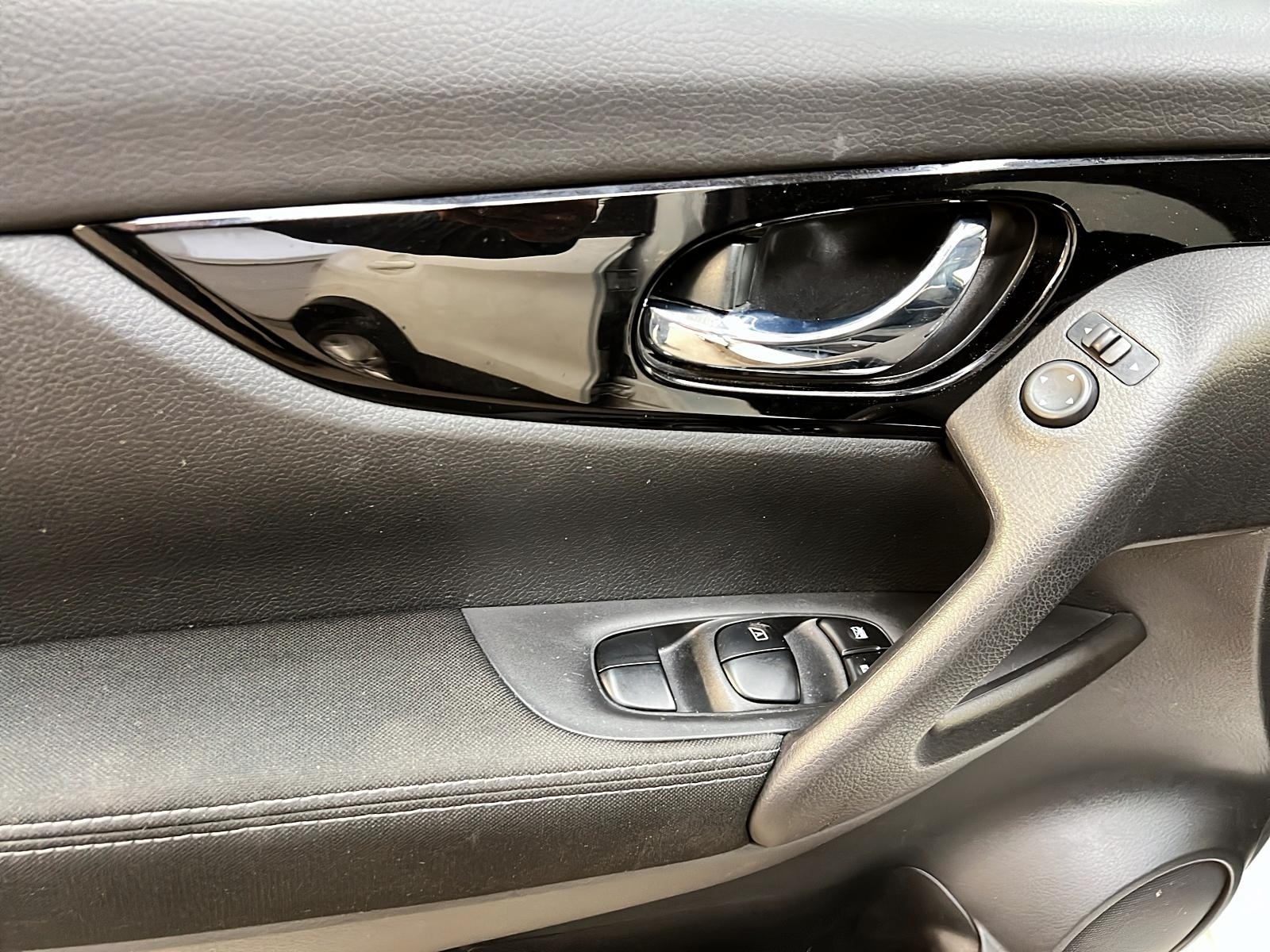 Nissan Qashqai SV TOIT 4RM 2019 - image #22
