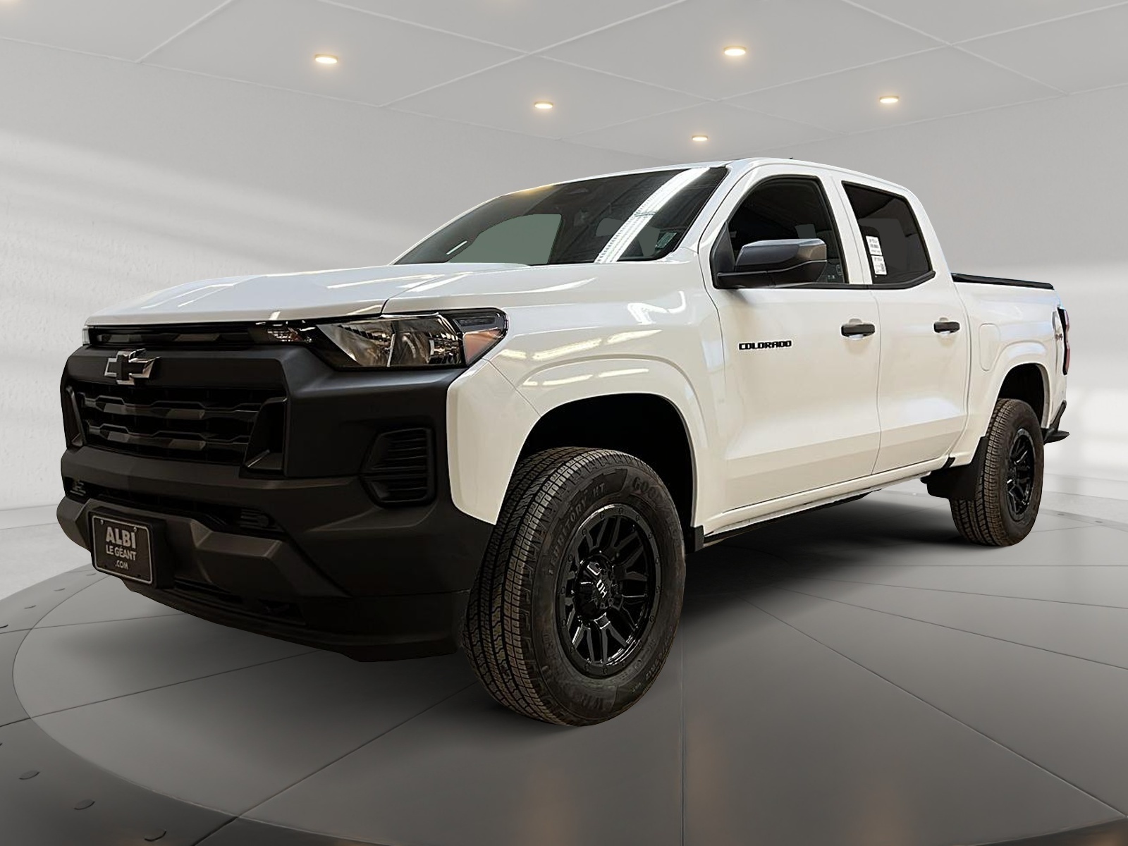 Chevrolet Colorado WT PREFERRED CREW CAB 2023 - image #1
