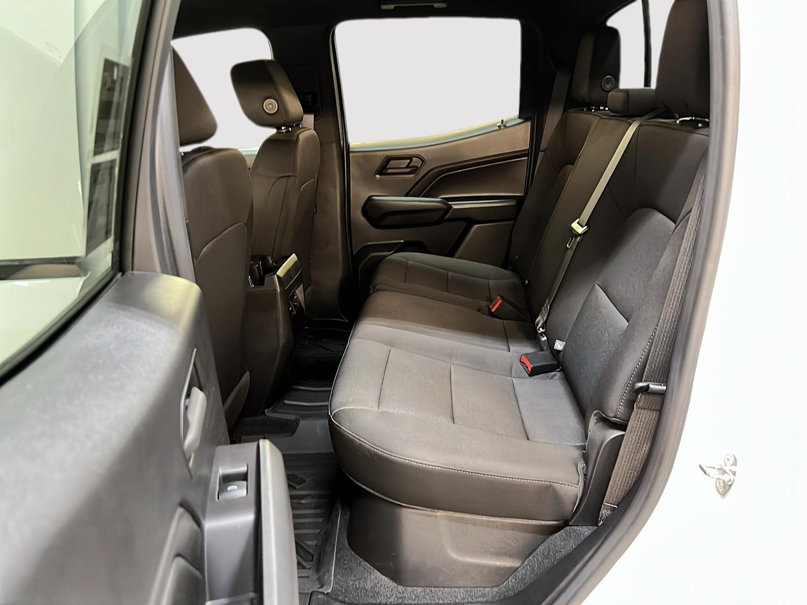 Chevrolet Colorado WT PREFERRED CREW CAB 4X4 2023 - image #9