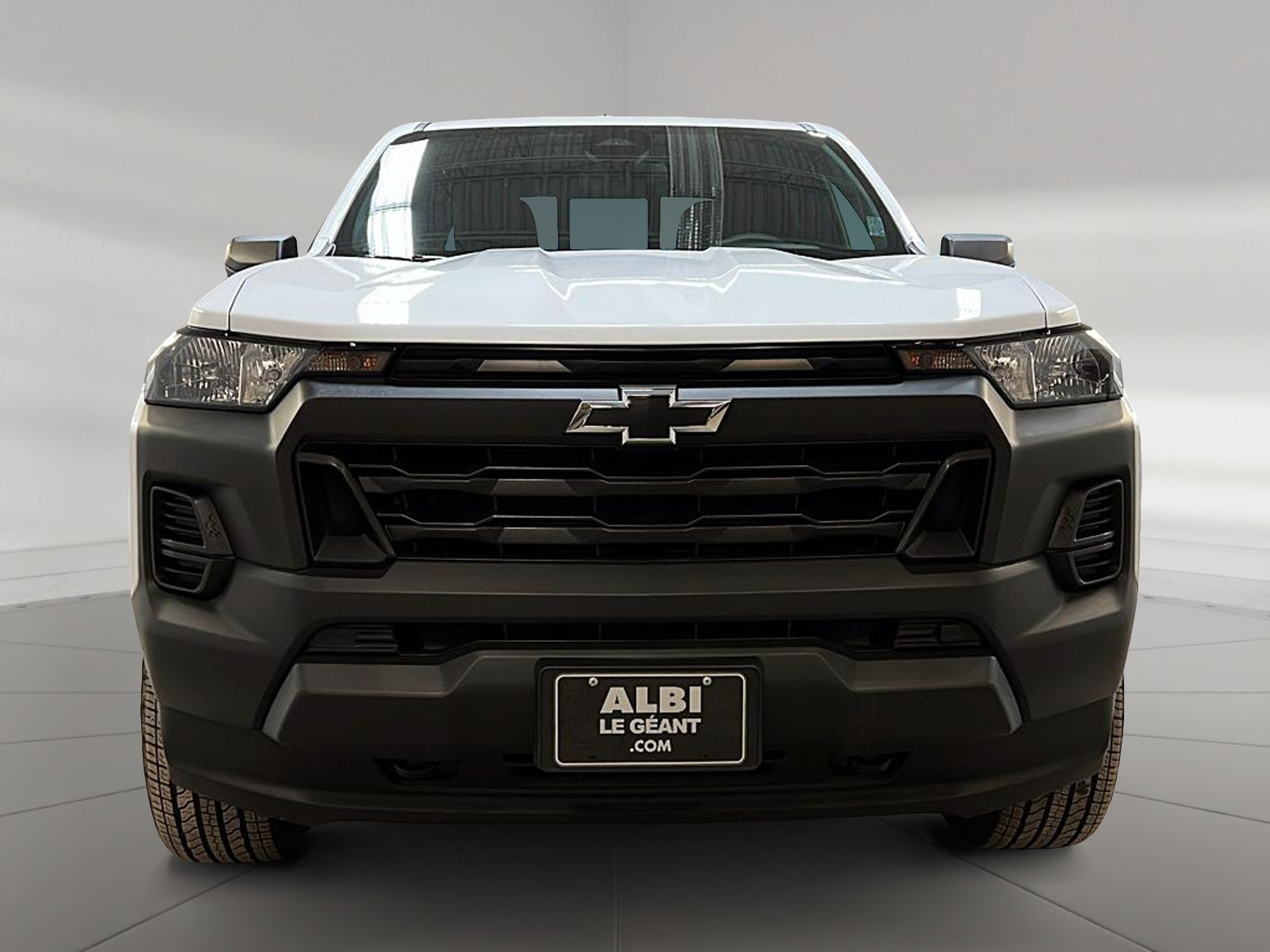 Chevrolet Colorado WT PREFERRED CREW CAB 4X4 2023 - image #2
