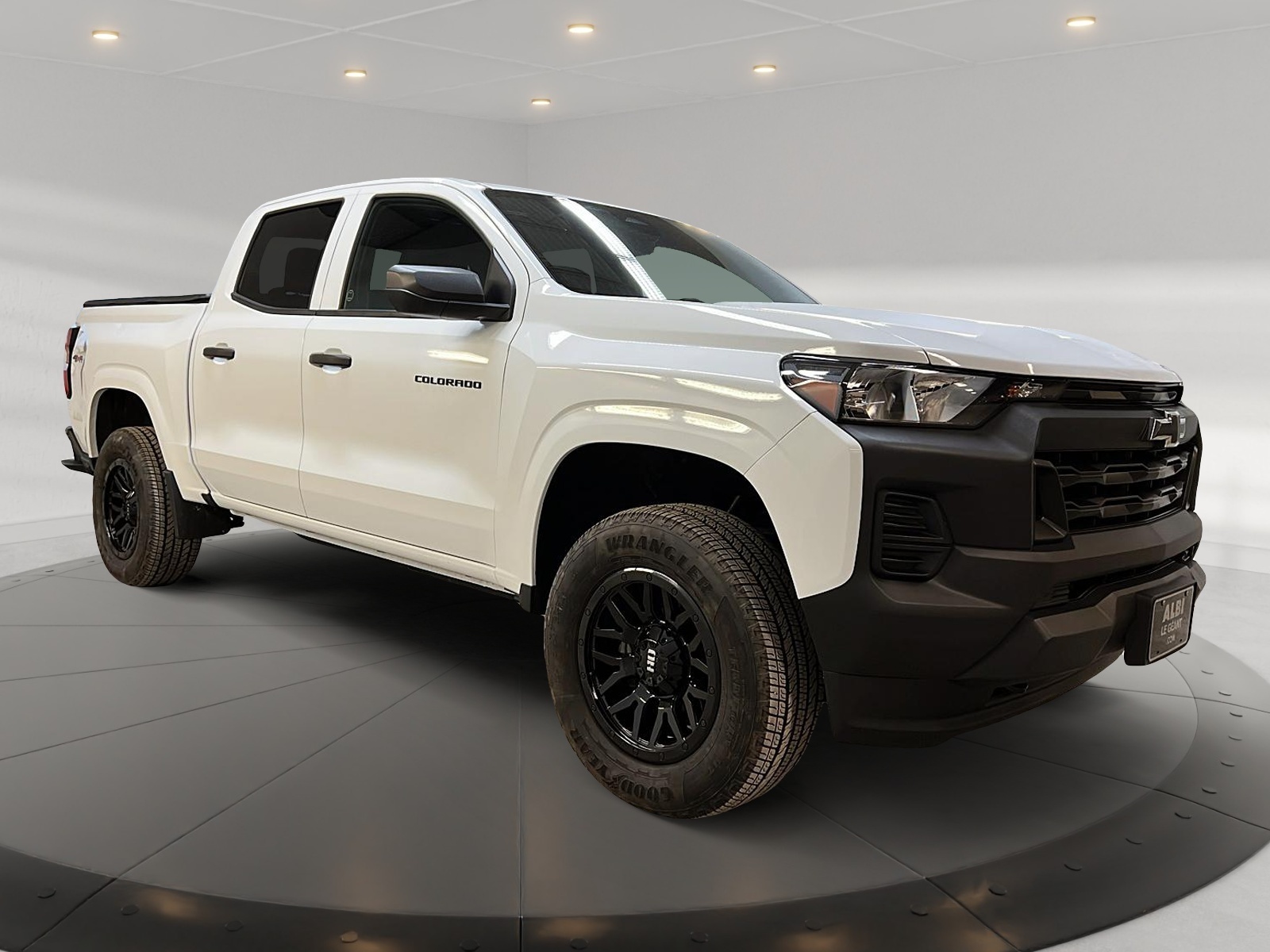 Chevrolet Colorado WT PREFERRED CREW CAB 4X4 2023 - image #3