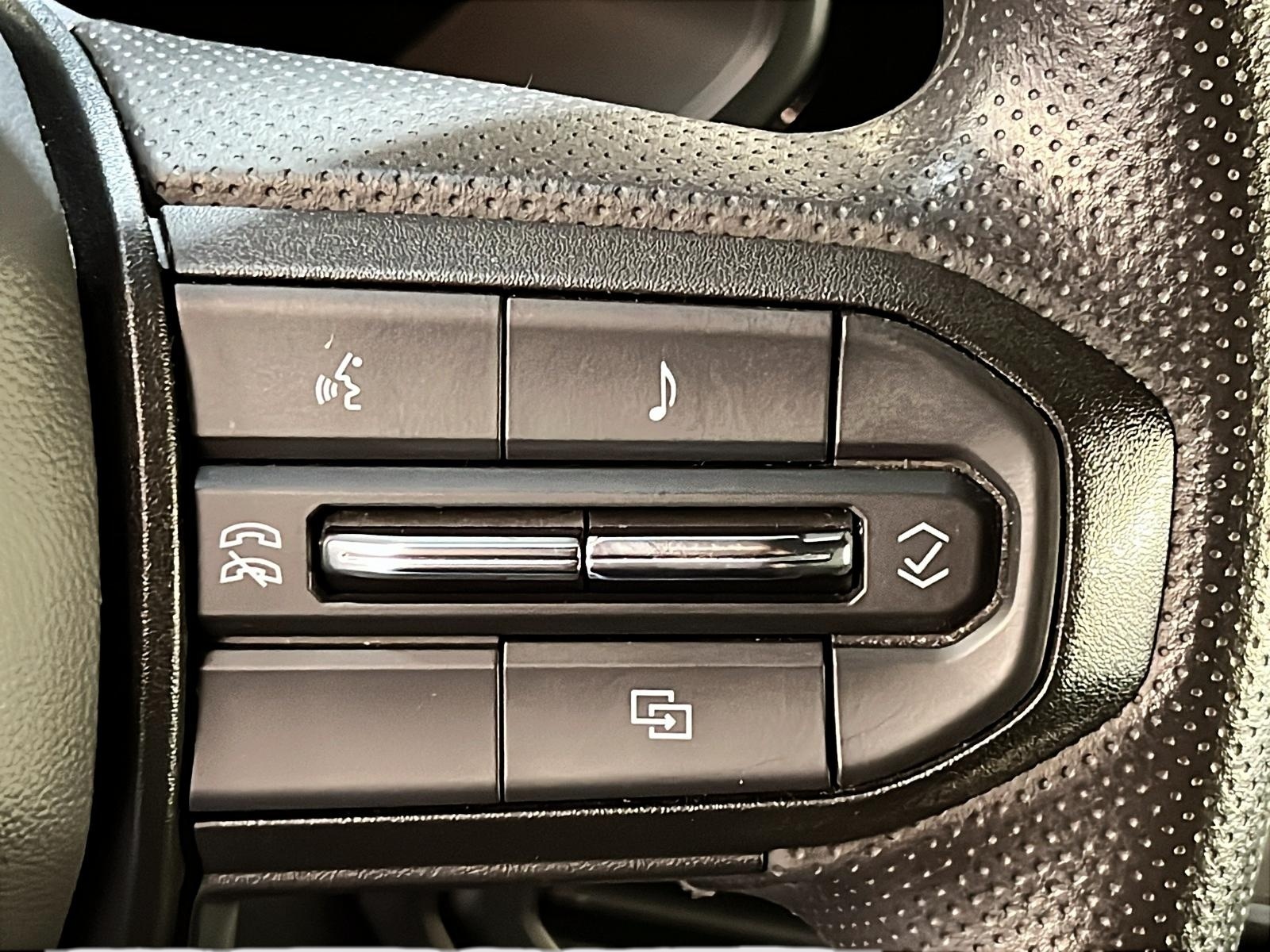 Chevrolet Colorado WT PREFERRED CREW CAB 2023 - image #18