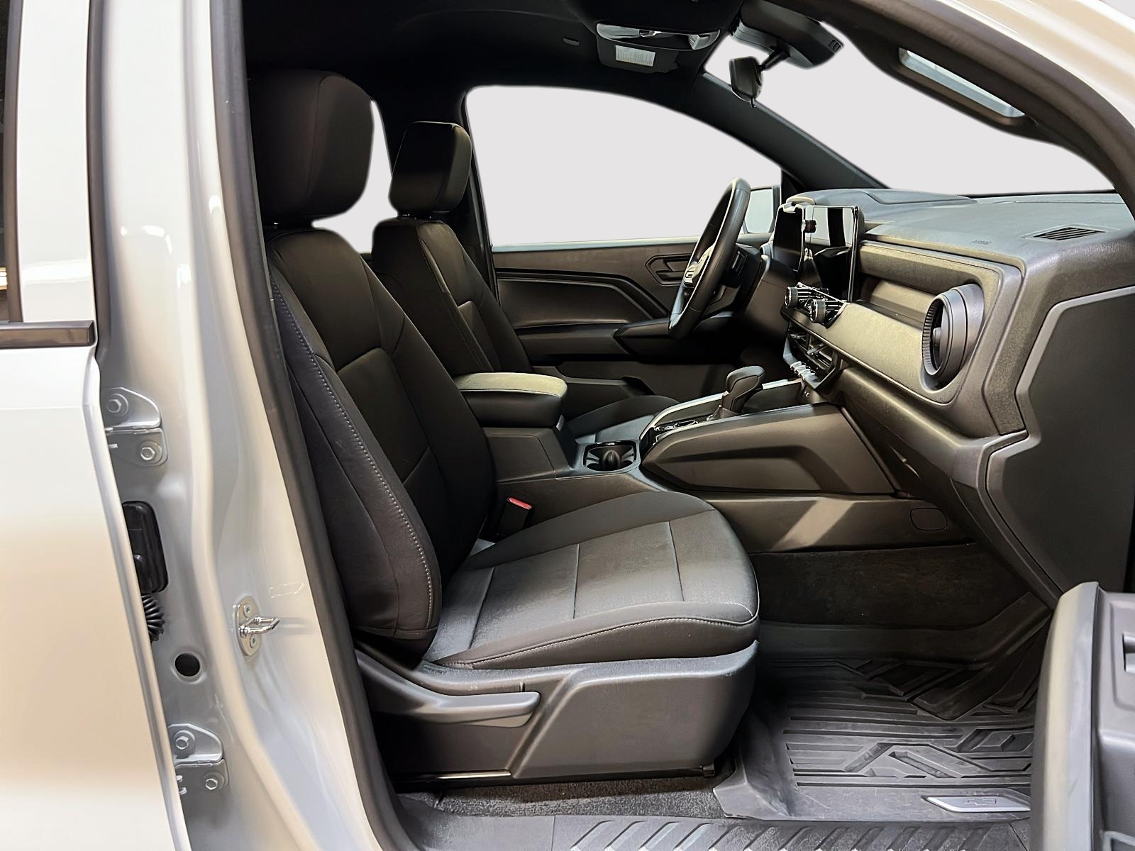 Chevrolet Colorado WT PREFERRED CREW CAB 4X4 2023 - image #8