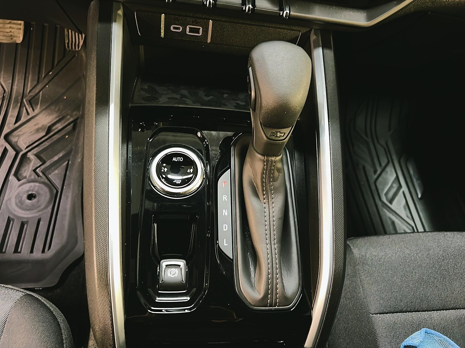 Chevrolet Colorado WT PREFERRED CREW CAB 4X4 2023 - image #13