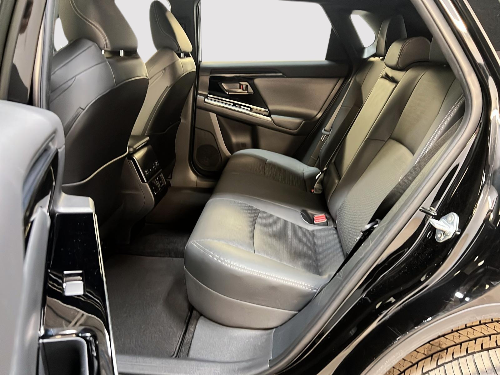 Subaru Solterra LUXURY CUIR 4RM 2023 - image #9