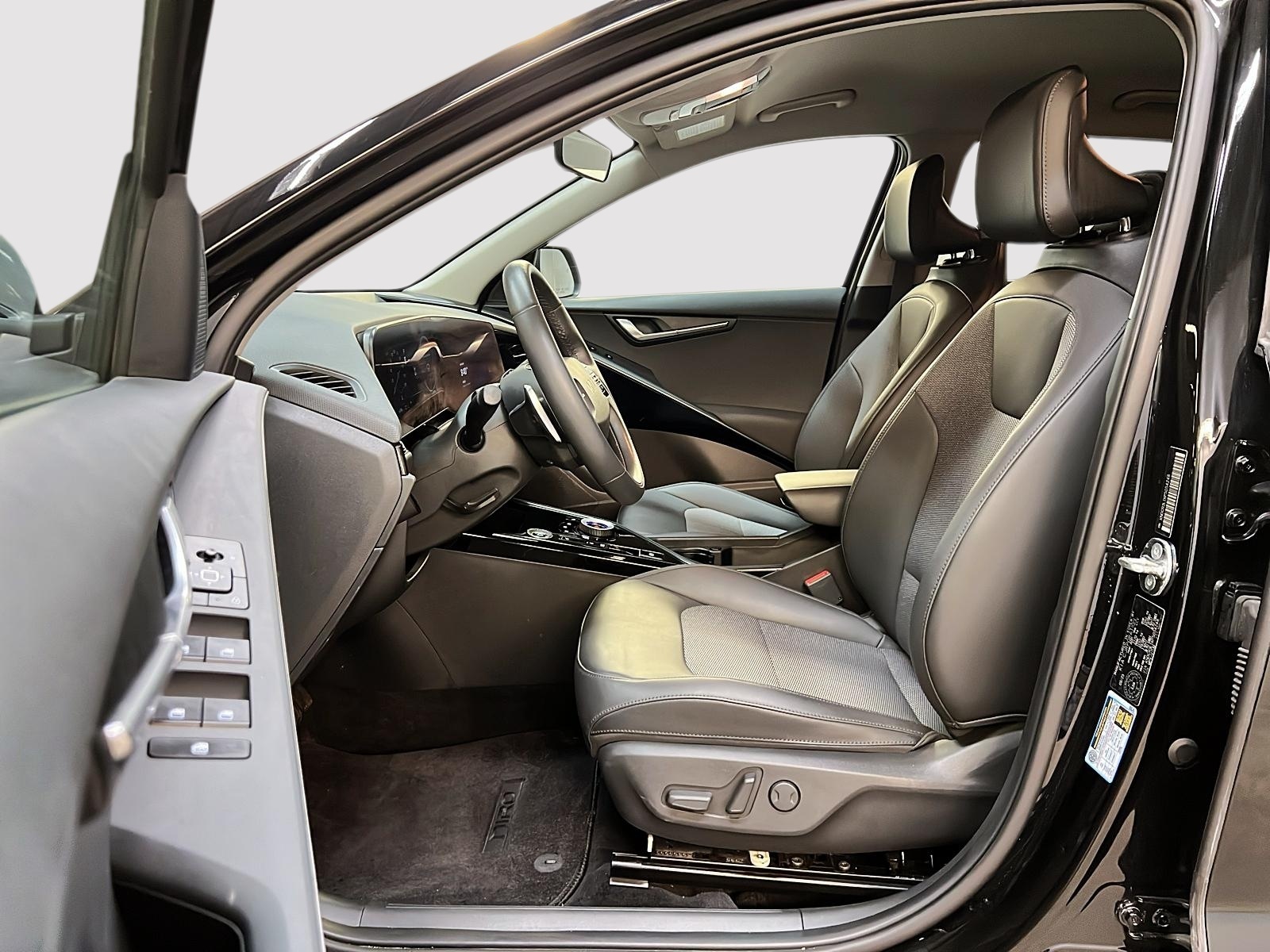 Kia NIRO EV PREMIUM + NAV 2023 - image #7