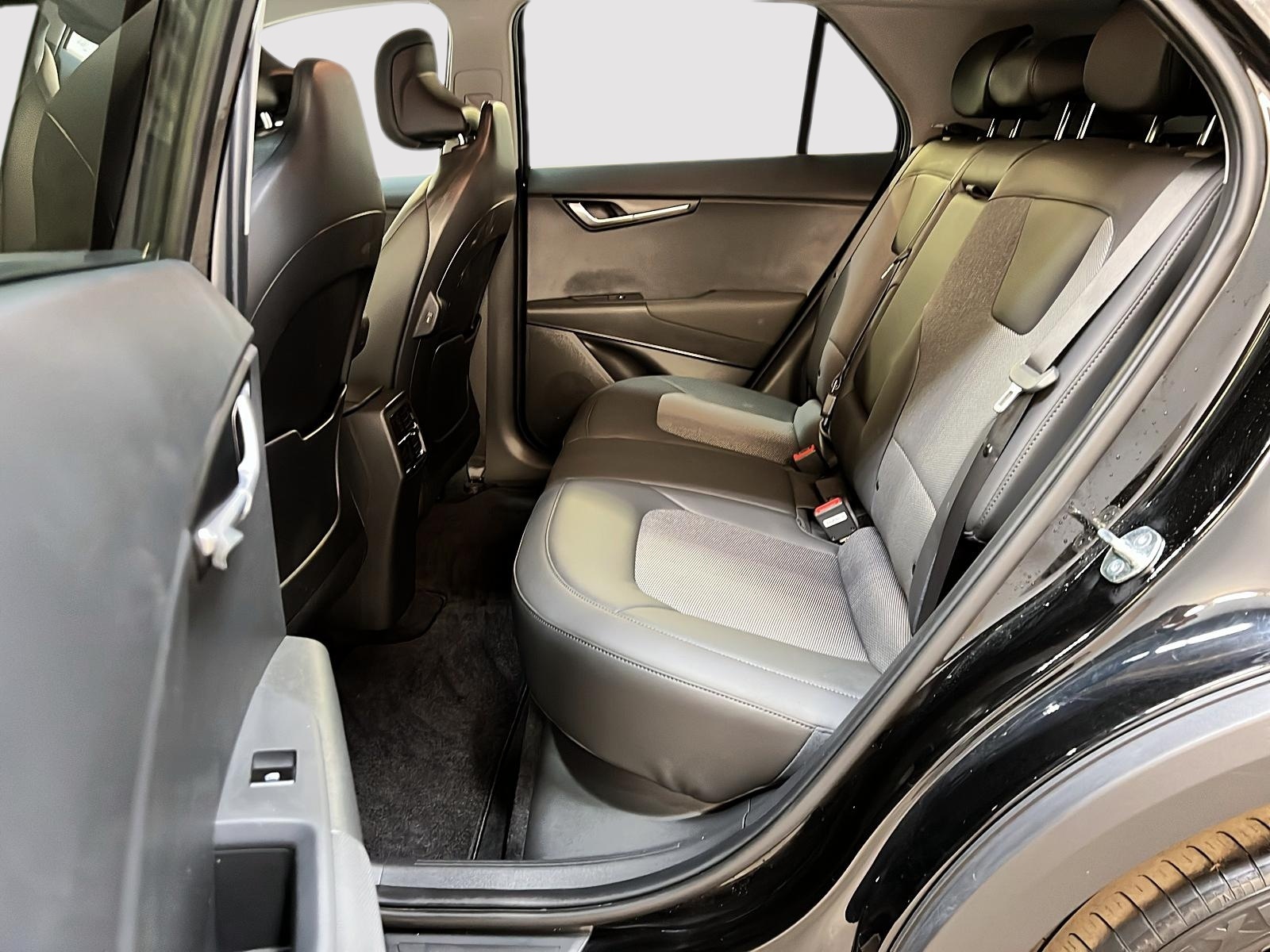 Kia NIRO EV PREMIUM + NAV 2023 - image #9