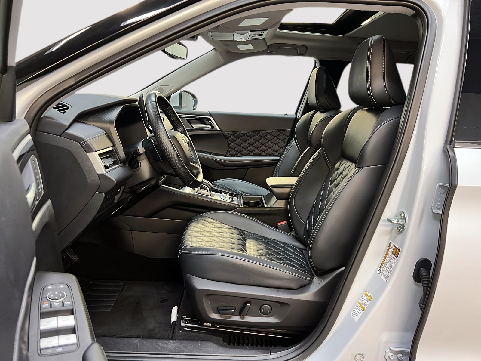 Mitsubishi Outlander GT S CUIR TOIT PANO NAV AWC 2024 - image #7