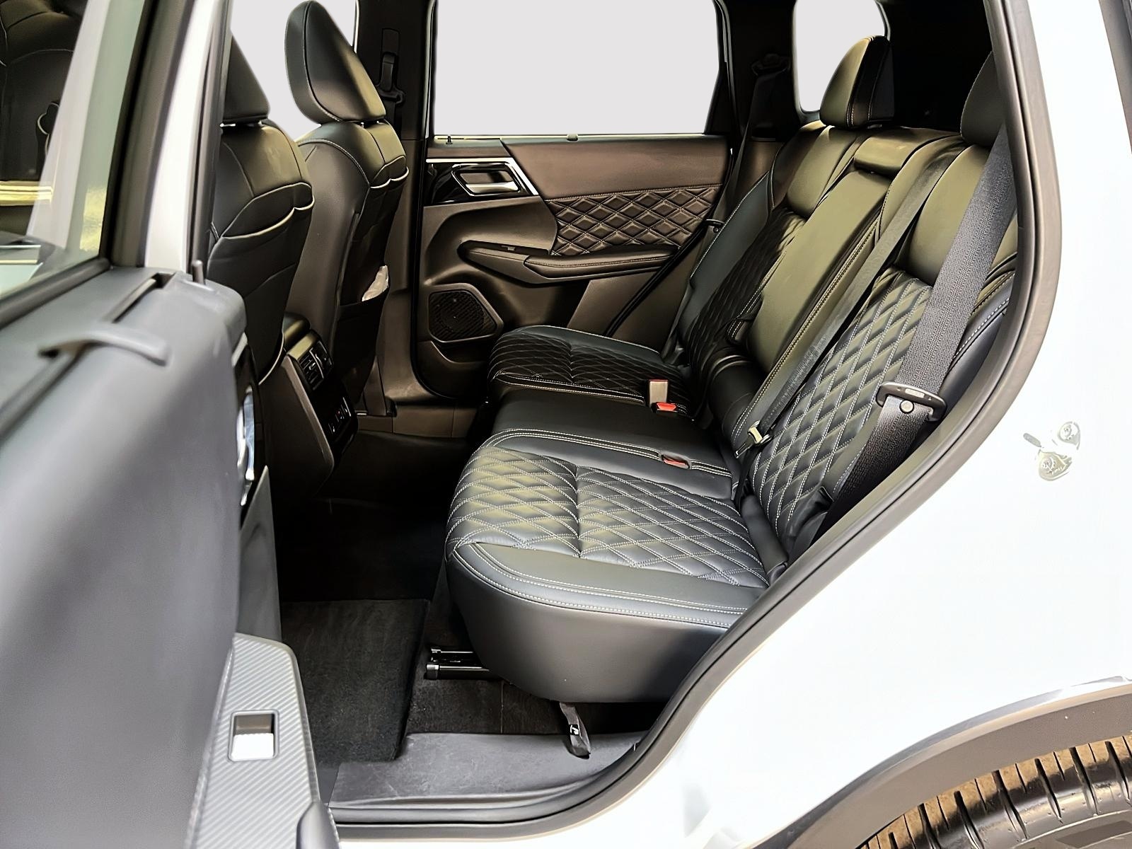 Mitsubishi Outlander GT S CUIR TOIT PANO NAV AWC 2024 - image #9