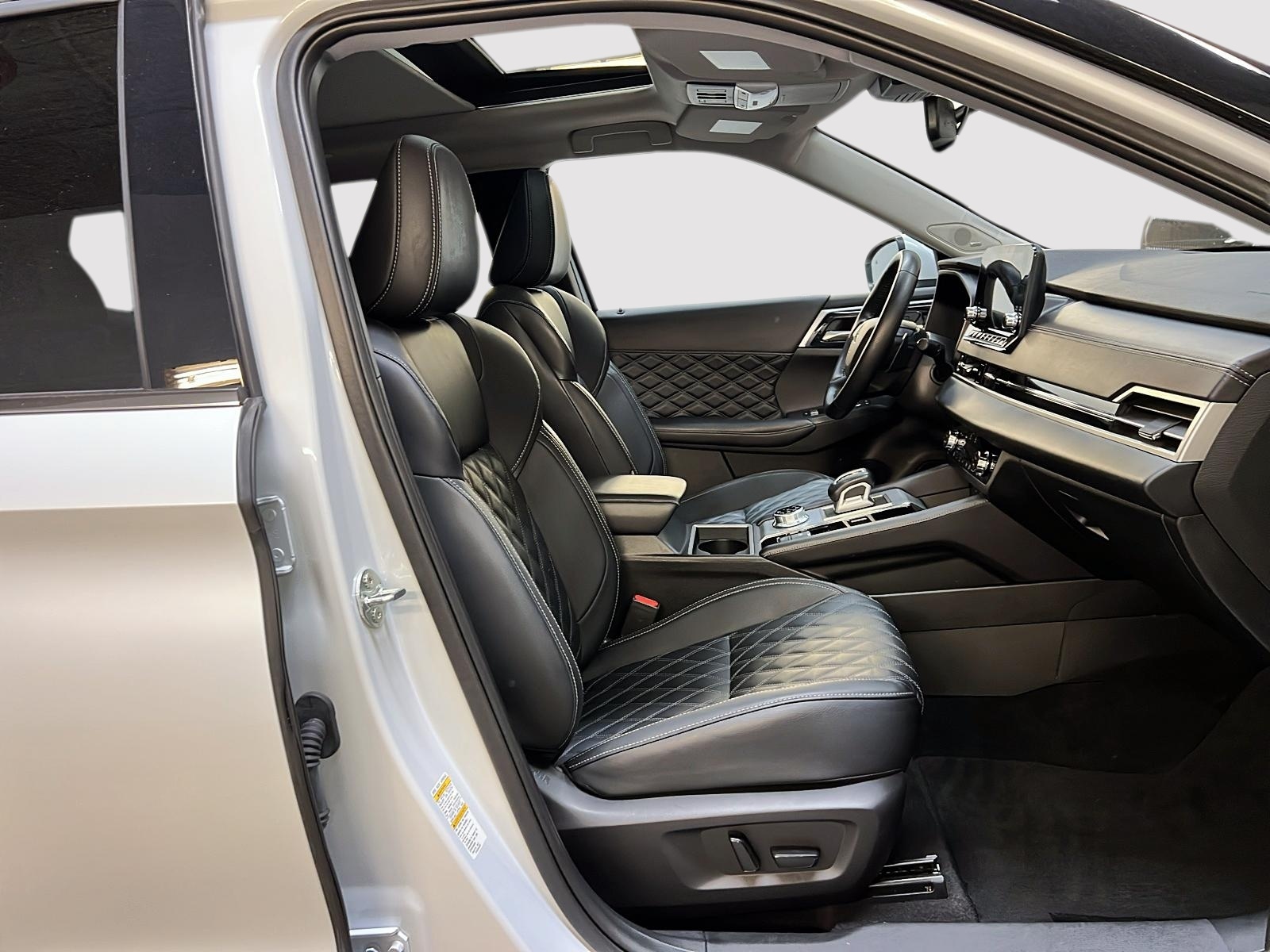 Mitsubishi Outlander GT S CUIR TOIT PANO NAV AWC 2024 - image #8