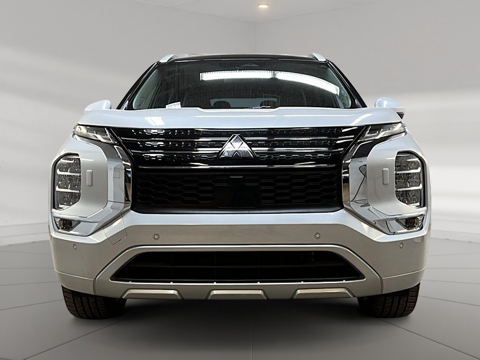 Mitsubishi Outlander 2024 - Image #2