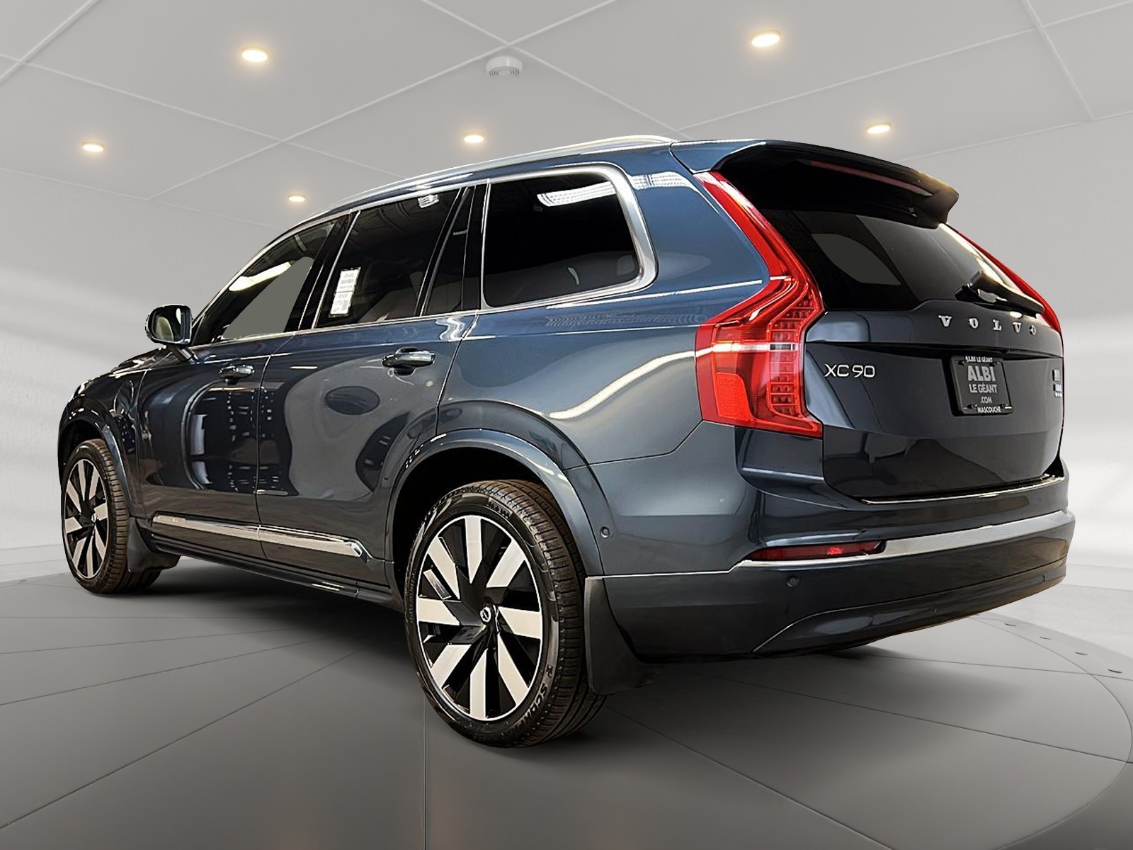 Volvo XC90 T8 RECHARGE ULTIMATE BRIGHT CUIR TOIT PANO NAV 4RM 2024 - image #6