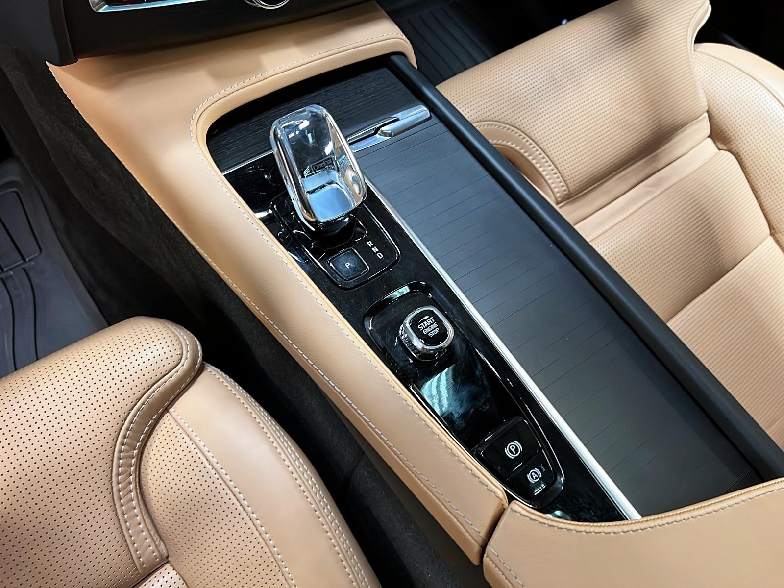 Volvo XC90 T8 RECHARGE ULTIMATE BRIGHT CUIR TOIT PANO NAV 4RM 2024 - image #17