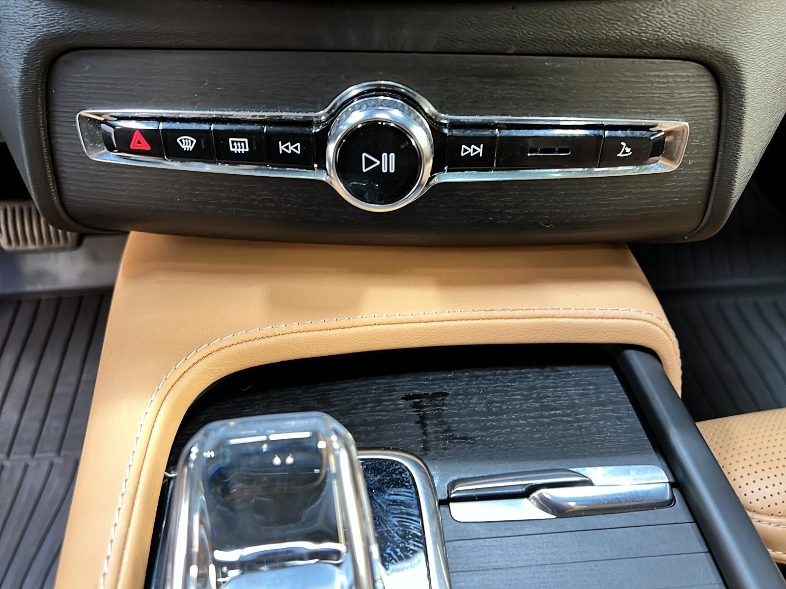 Volvo XC90 T8 RECHARGE ULTIMATE BRIGHT CUIR TOIT PANO NAV 4RM 2024 - image #18