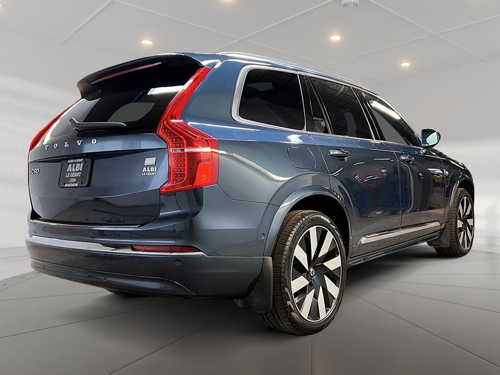 Volvo XC90 T8 RECHARGE ULTIMATE BRIGHT CUIR TOIT PANO NAV 4RM 2024 - image #4