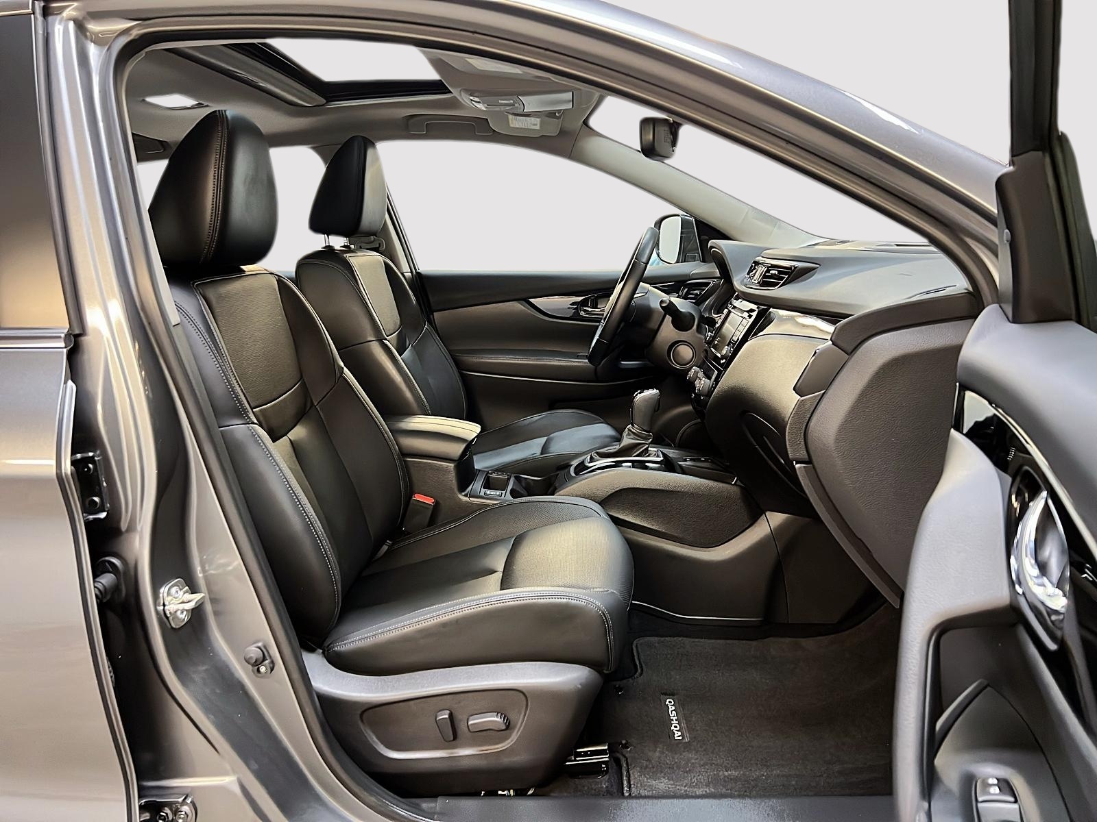 Nissan Qashqai SL PLATINUM CUIR TOIT NAV 4RM 2023 - image #8