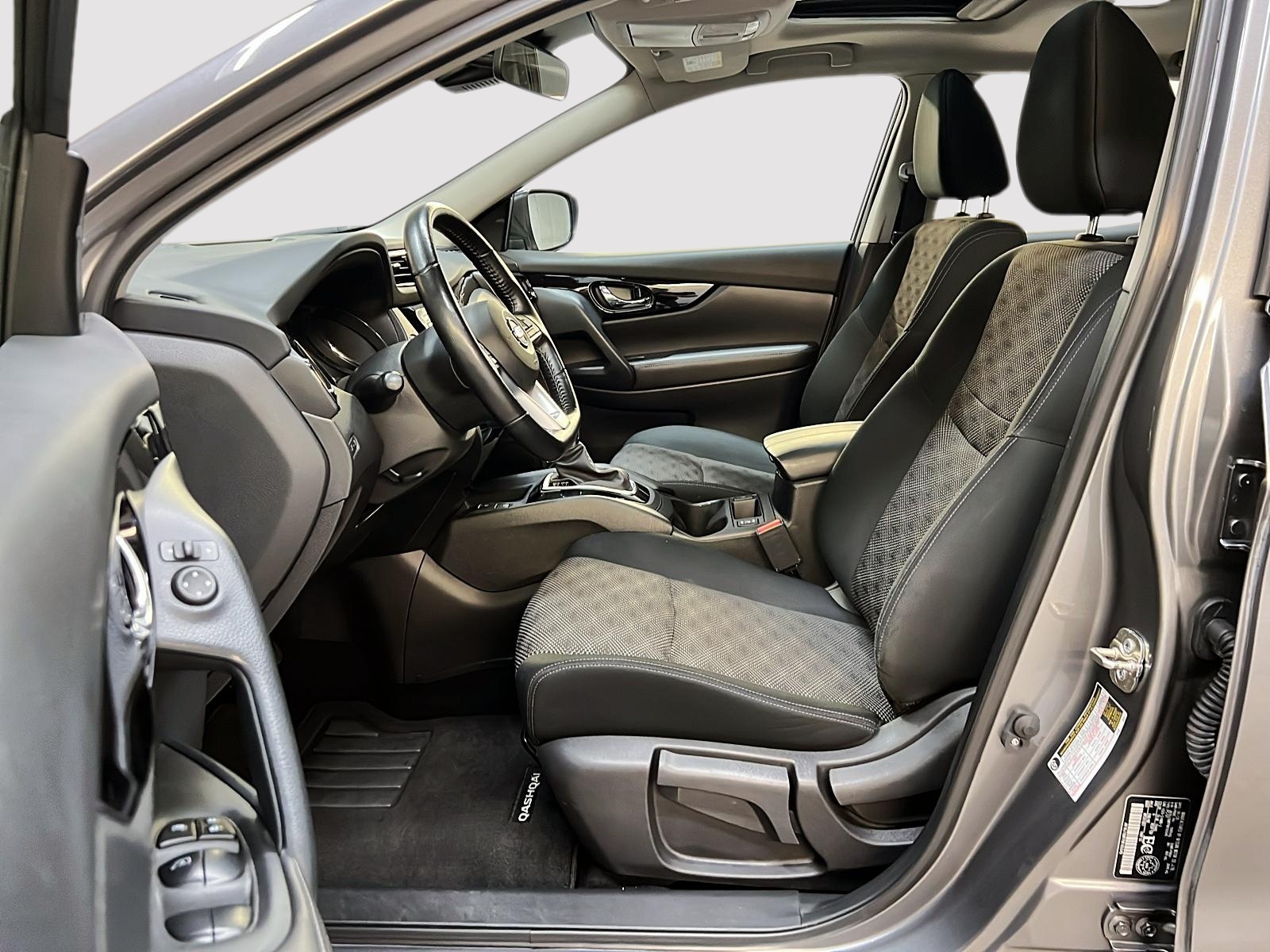 Nissan Qashqai SV TOIT 4RM 2023 - image #7