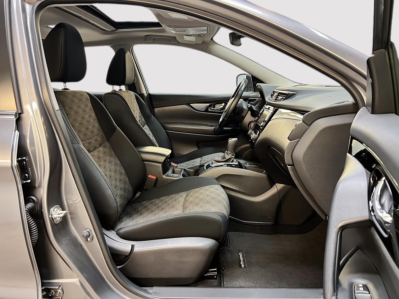 Nissan Qashqai SV TOIT 4RM 2023 - image #8
