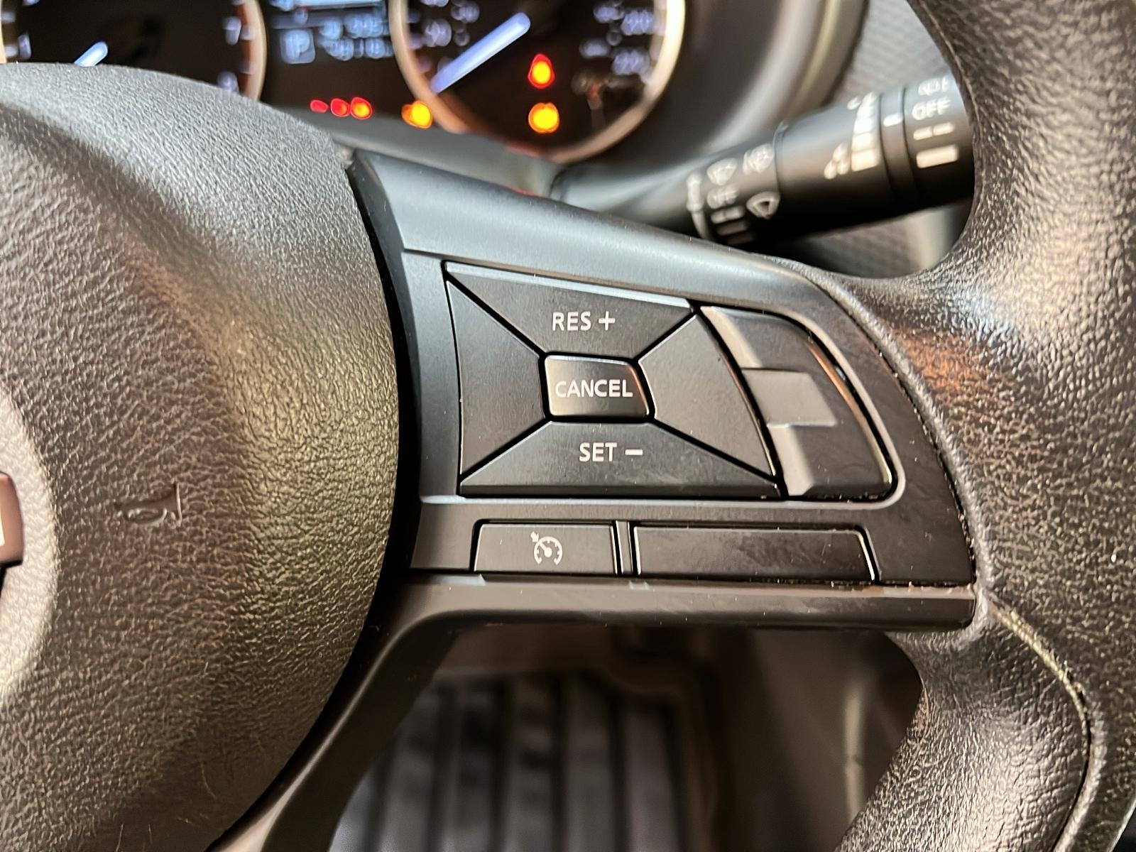 Nissan Kicks S 2023 - image #18