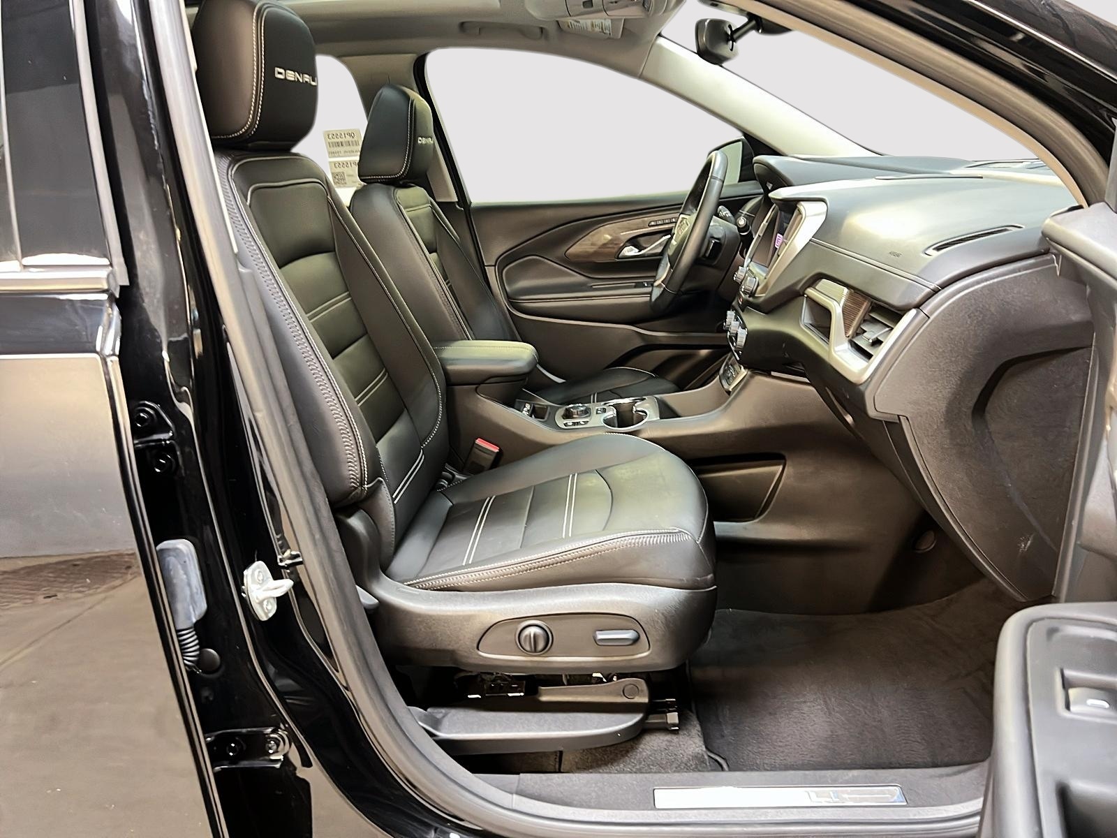GMC Terrain DENALI CUIR TOIT NAV 4RM 2023 - image #8