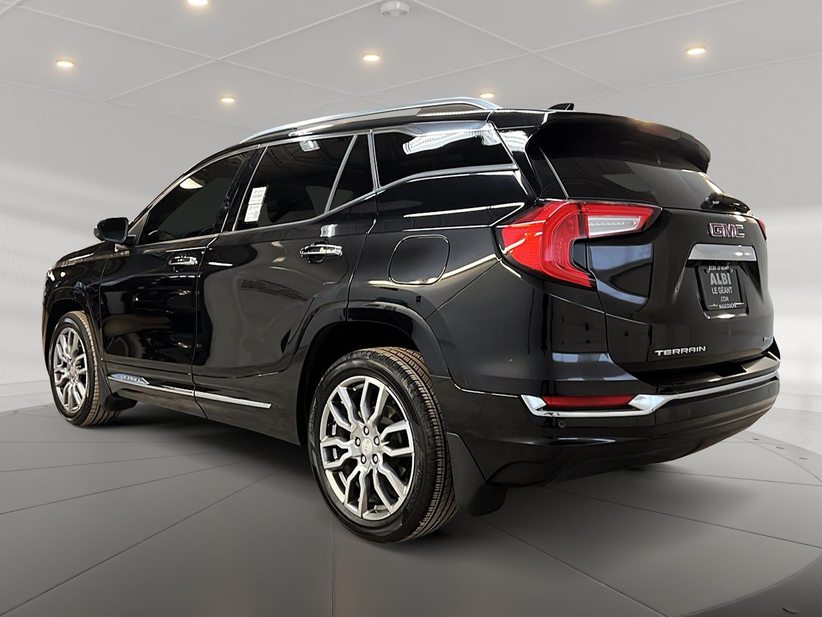 GMC Terrain DENALI CUIR TOIT NAV 4RM 2023 - image #6