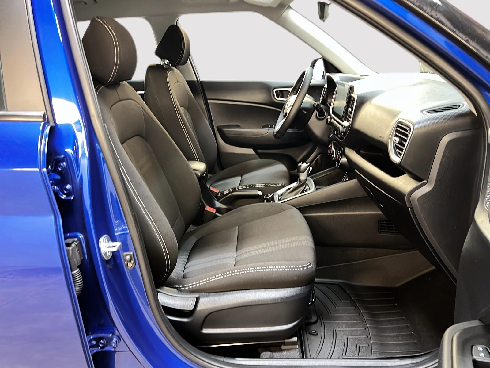 Hyundai Venue PREFERRED 2023 - image #8