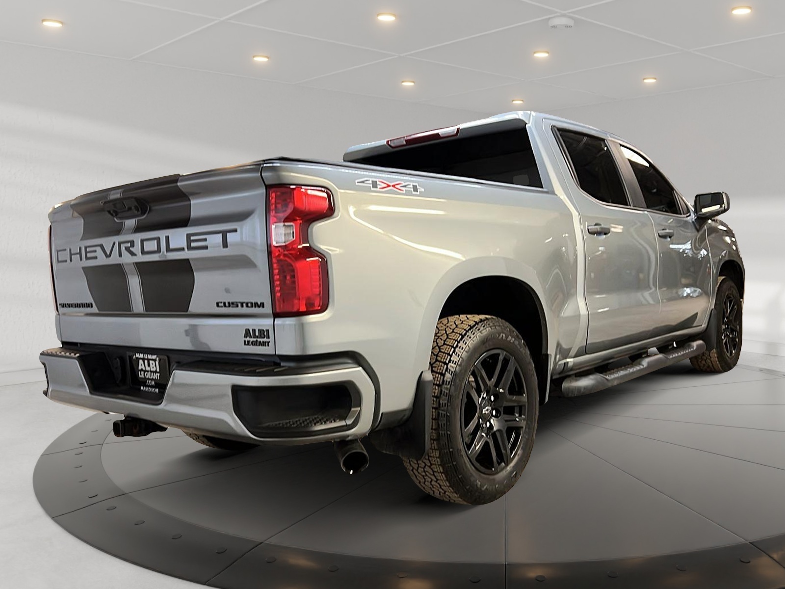 Chevrolet Silverado 1500 CUSTOM EDITION RALLY CREW CAB 4X4 2024 - image #4