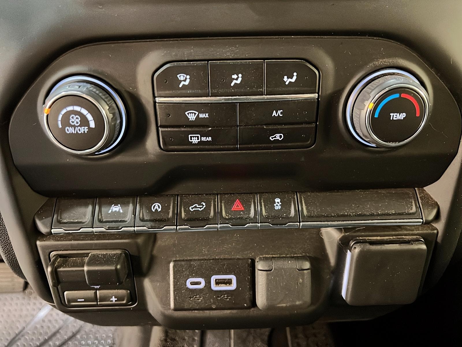 Chevrolet Silverado 1500 CUSTOM EDITION RALLY CREW CAB 4X4 2024 - image #14