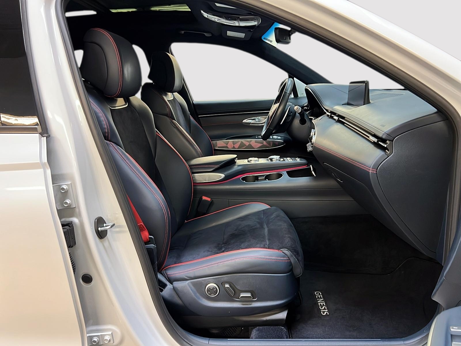 Genesis GV70 PRESTIGE 2.5T  TOIT PANO NAV 4RM 2023 - image #8