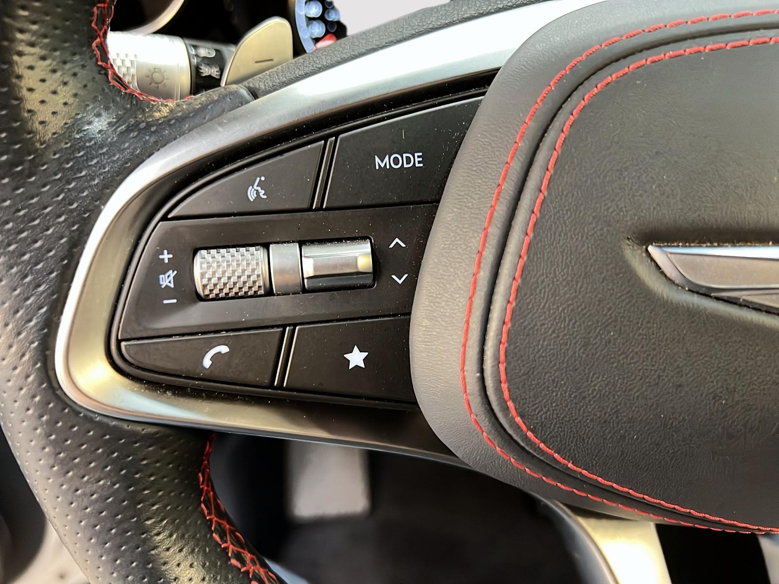 Genesis GV70 PRESTIGE 2.5T  TOIT PANO NAV 4RM 2023 - image #23