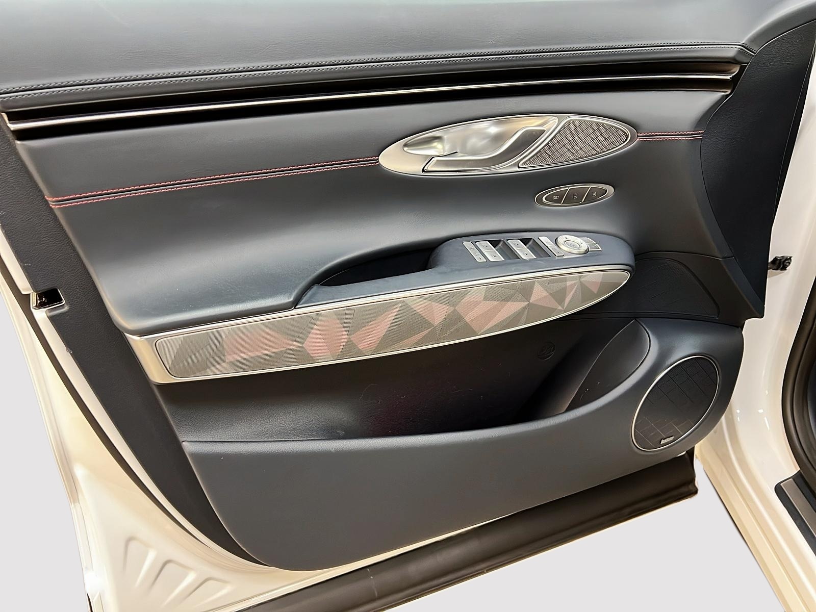 Genesis GV70 PRESTIGE 2.5T  TOIT PANO NAV 4RM 2023 - image #26