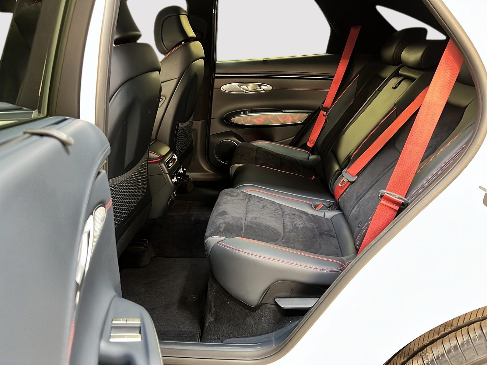 Genesis GV70 PRESTIGE 2.5T  TOIT PANO NAV 4RM 2023 - image #9