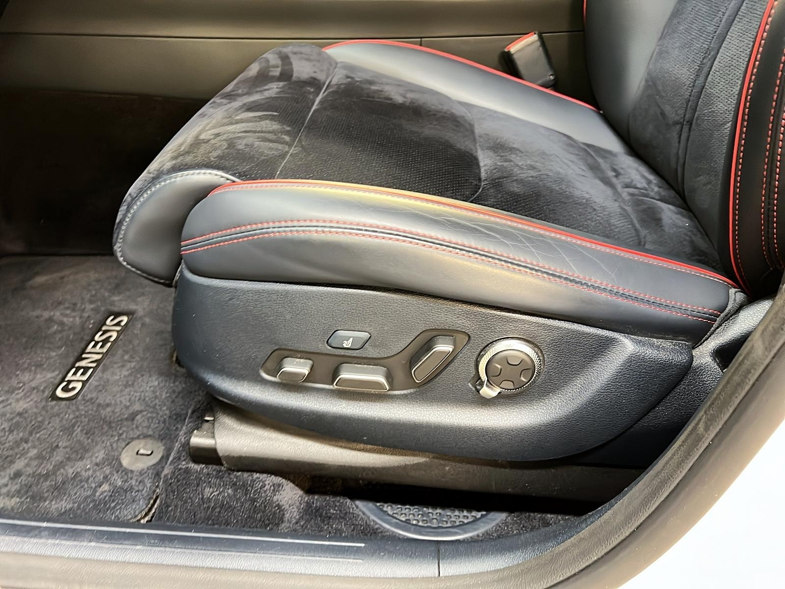 Genesis GV70 PRESTIGE 2.5T  TOIT PANO NAV 4RM 2023 - image #27