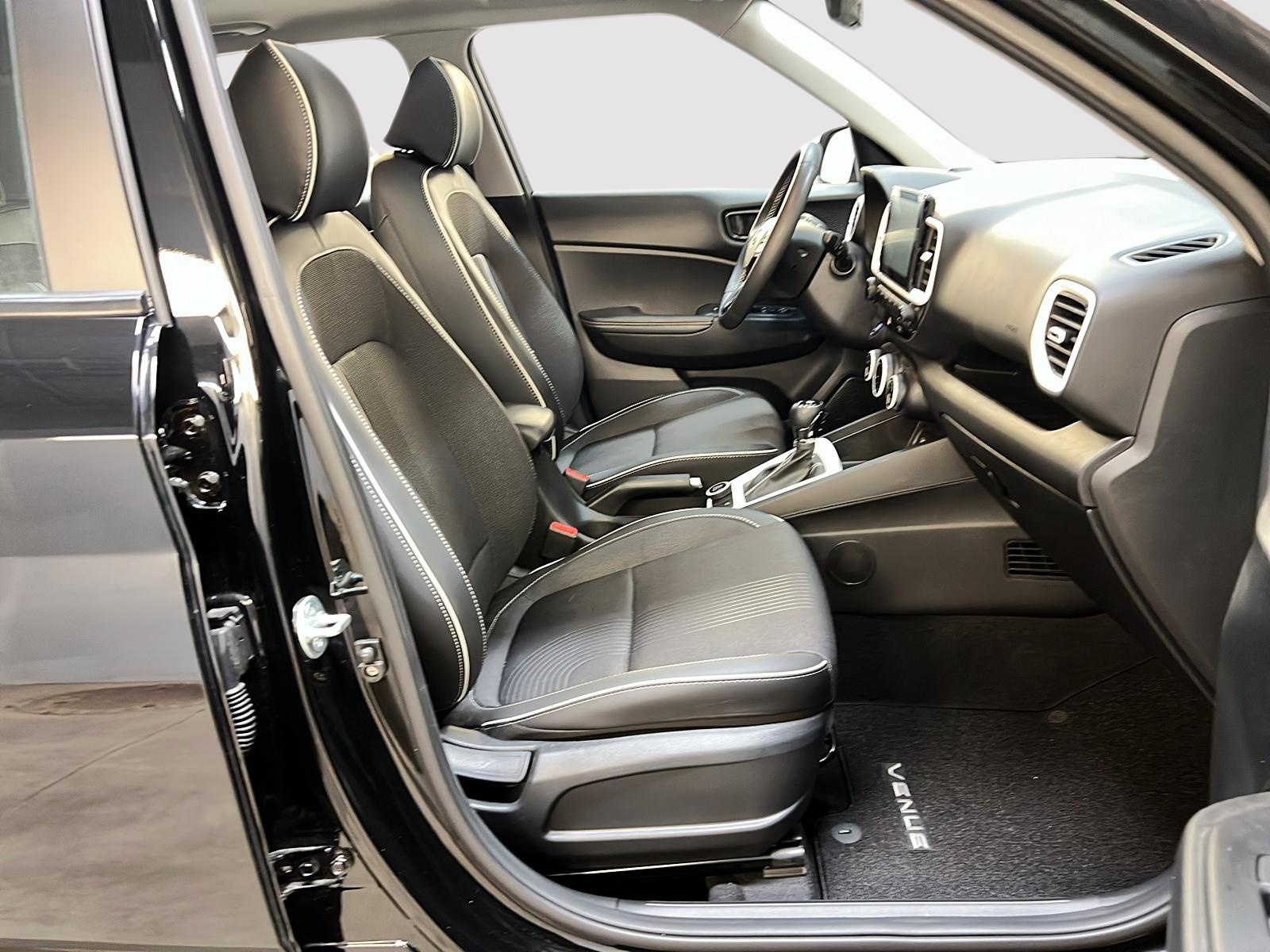 Hyundai Venue ULTIMATE TOIT 2025 - image #8