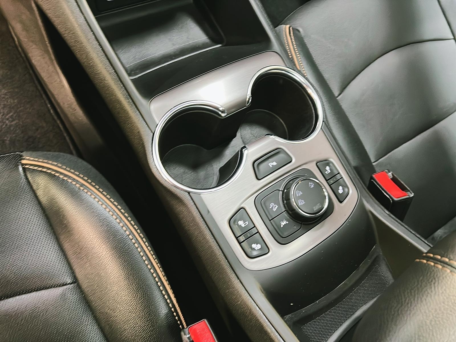 GMC Terrain AT4  CUIR TOIT PANO NAV 4RM 2024 - image #15