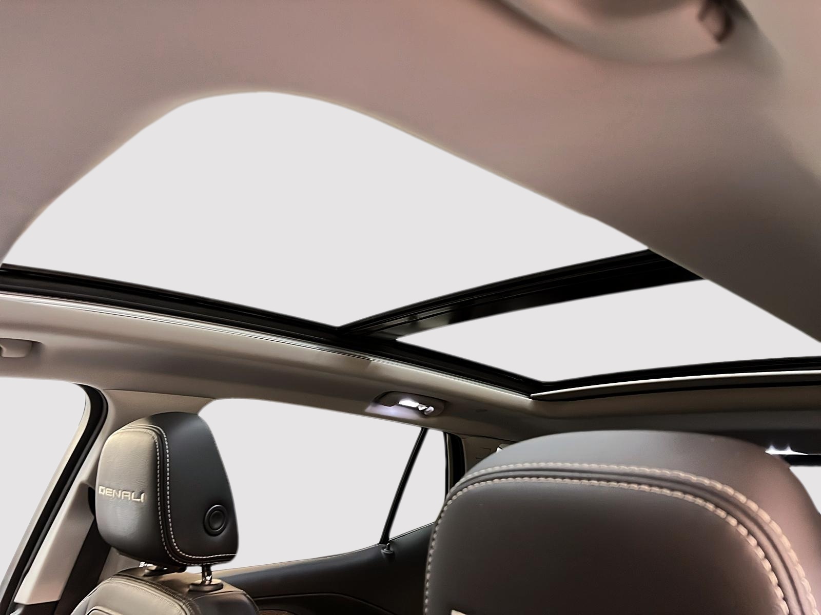 GMC Terrain 2023 - Image #10