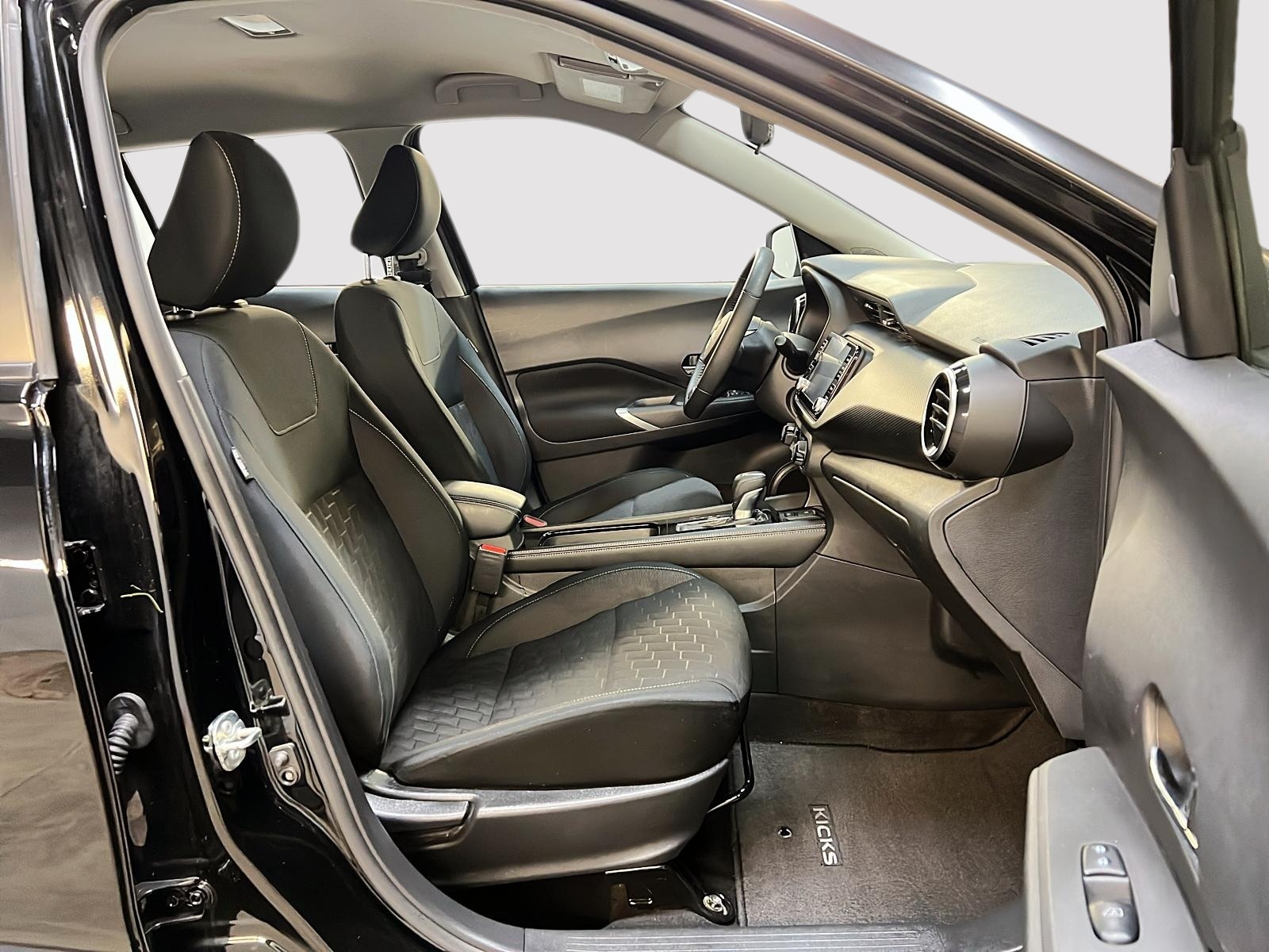 Nissan Kicks SV SPECIAL EDITION 2023 - image #8