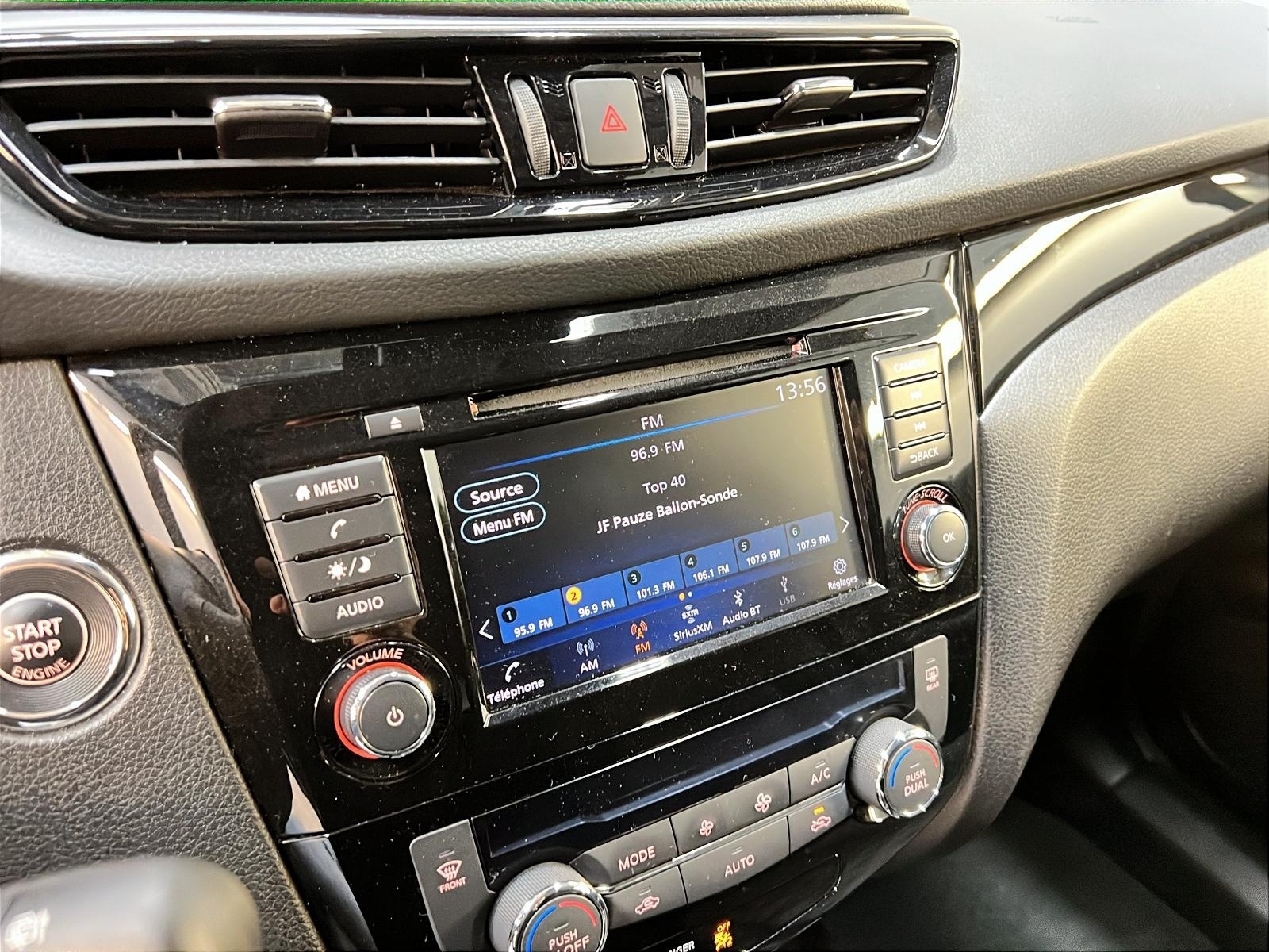 Nissan Qashqai SV TOIT 4RM 2023 - image #17