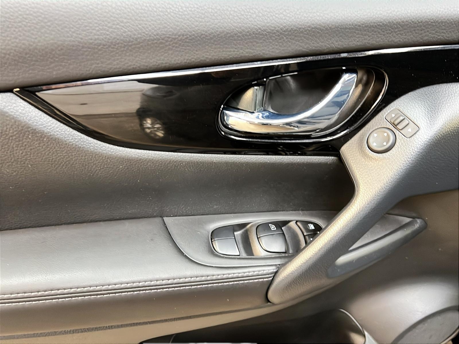 Nissan Qashqai SV TOIT 4RM 2023 - image #23