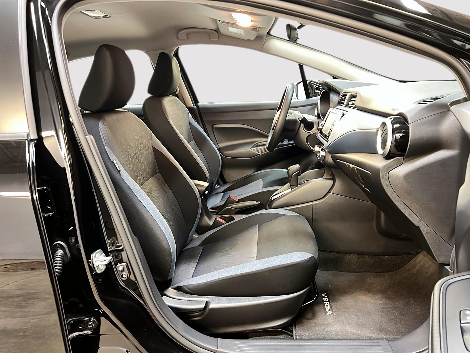 Nissan Versa SV 2025 — photo 8
