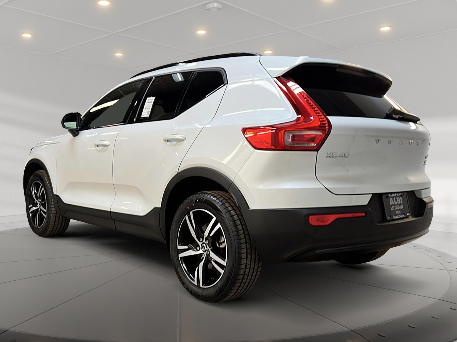 Volvo XC40 B5 CORE NAV 4RM 2024 - image #6
