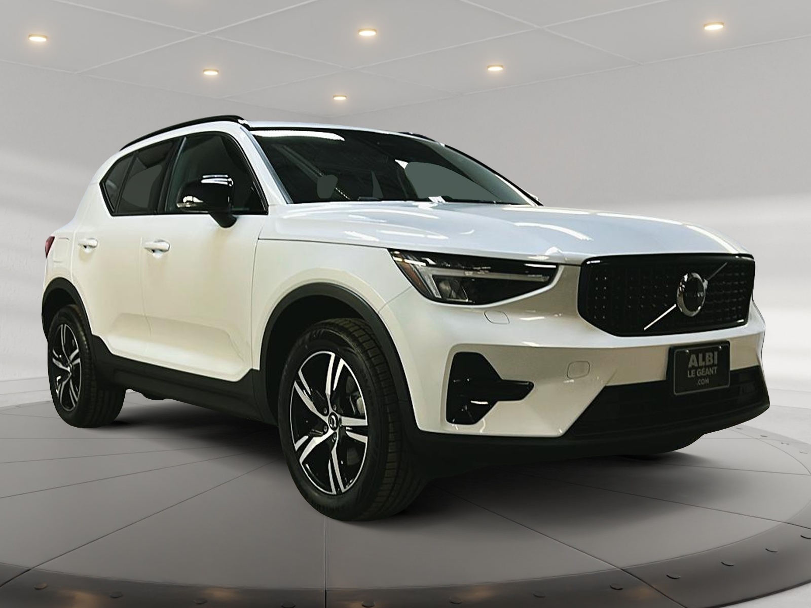 Volvo XC40 2024 - Image #3