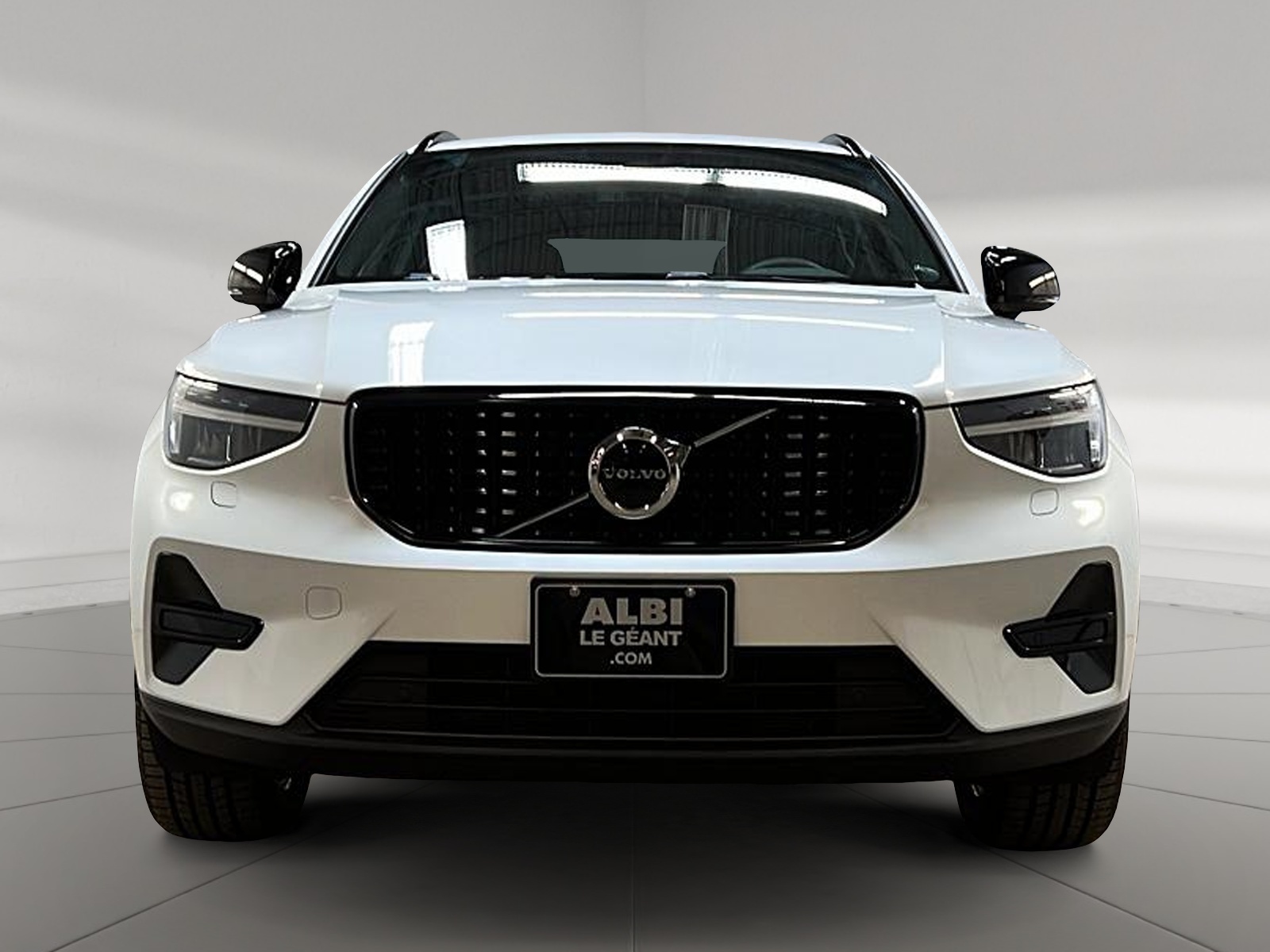 Volvo XC40 B5 CORE NAV 4RM 2024 - image #2