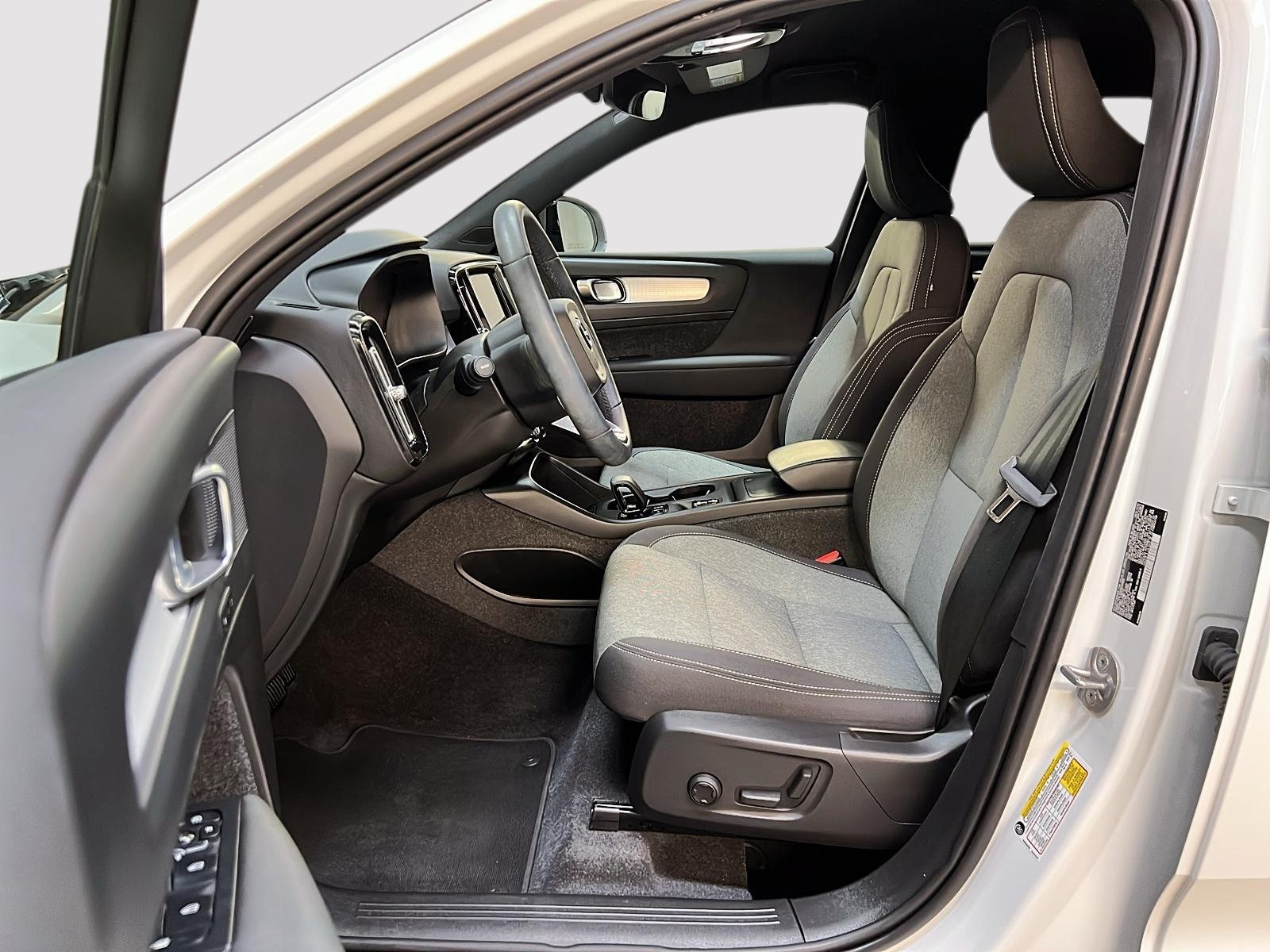 Volvo XC40 B5 CORE NAV 4RM 2024 - image #7