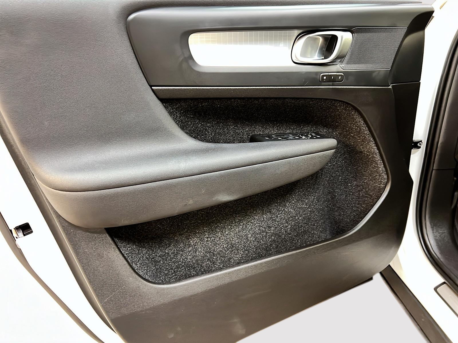 Volvo XC40 B5 CORE NAV 4RM 2024 - image #24