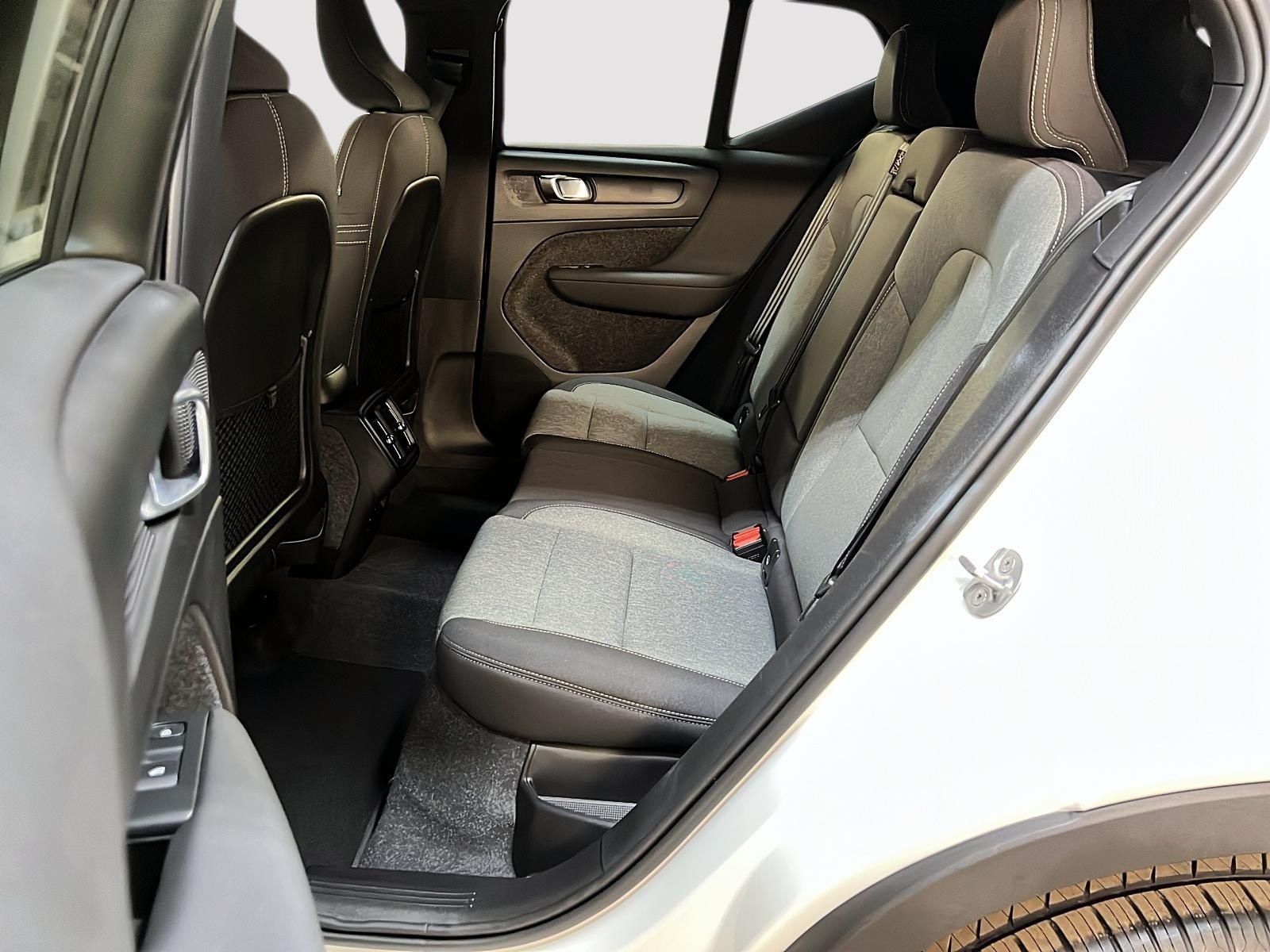 Volvo XC40 B5 CORE NAV 4RM 2024 - image #9