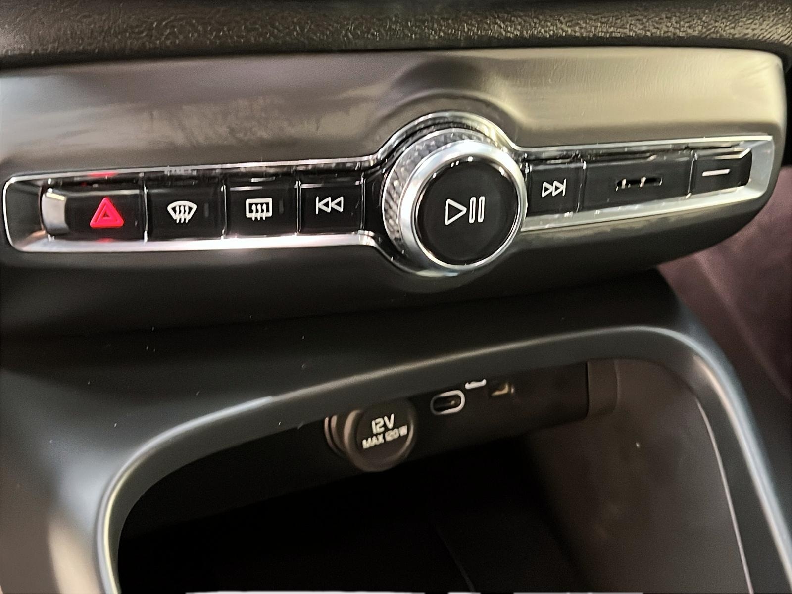 Volvo XC40 B5 CORE NAV 4RM 2024 - image #15