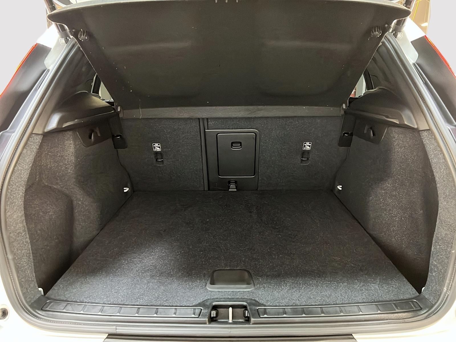 Volvo XC40 B5 CORE NAV 4RM 2024 - image #12